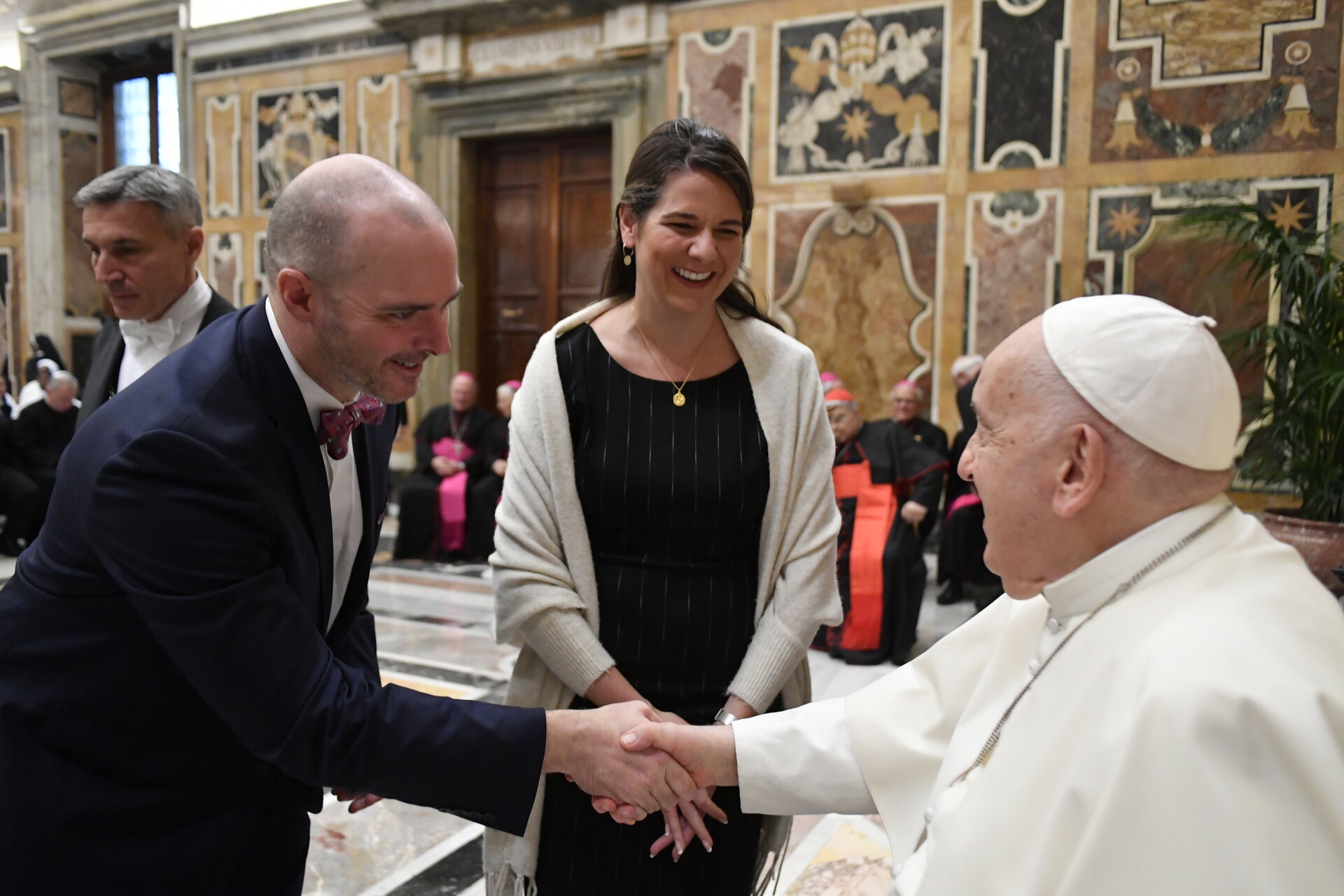 Thomas Ciszek shaking hands with Pope Francis, with Blair Ciszek standing between them in the Vatican